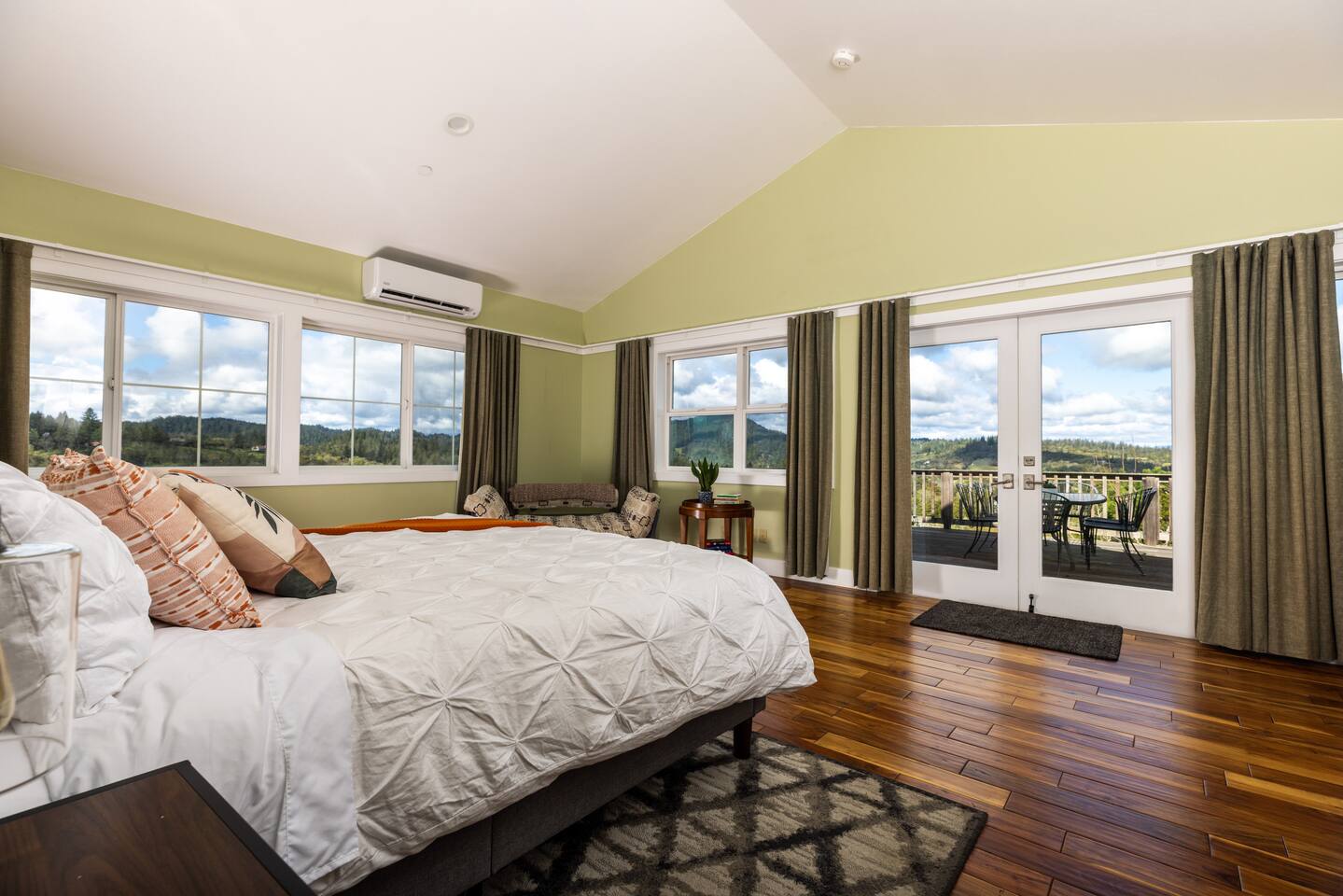 Rest well, wake refreshed, and take in the view.