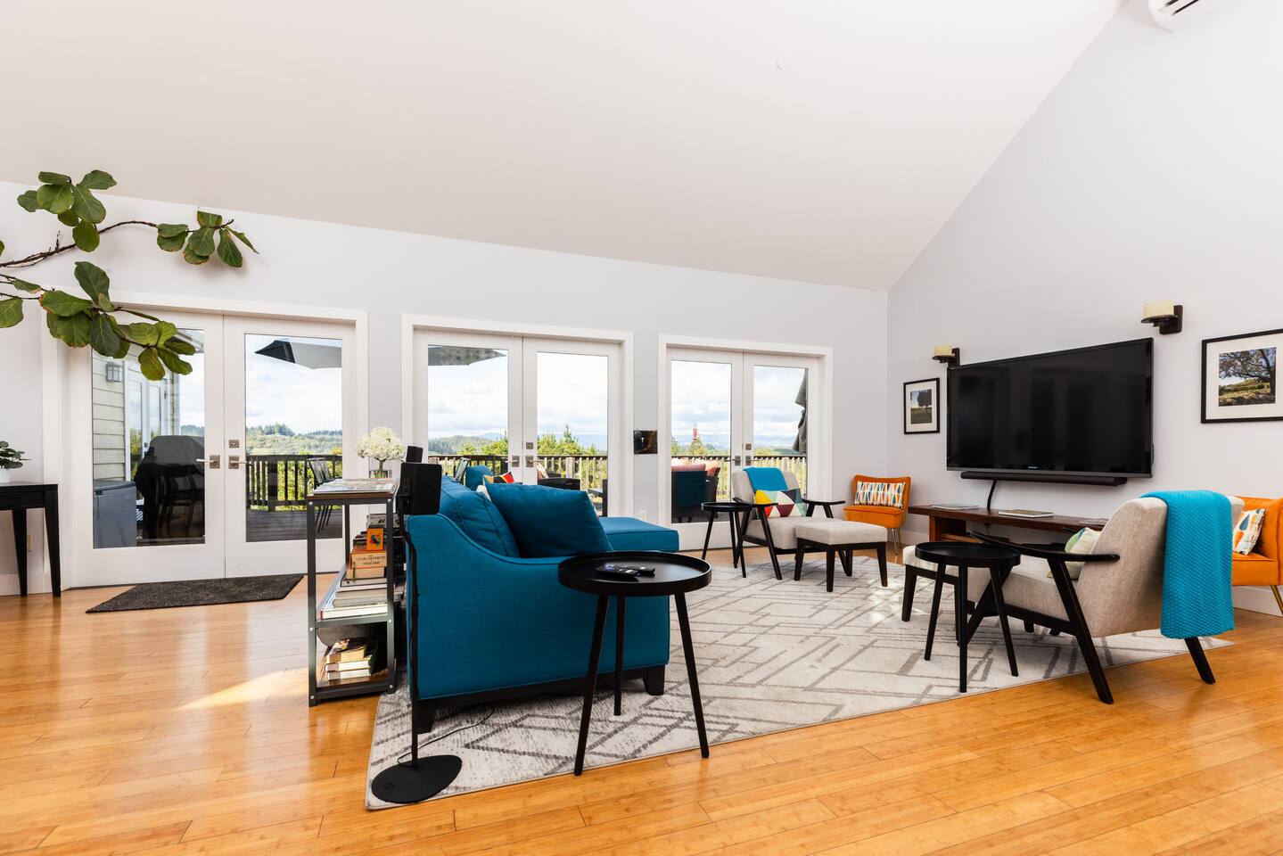 A space that feels open, inviting, and effortlessly comfortable