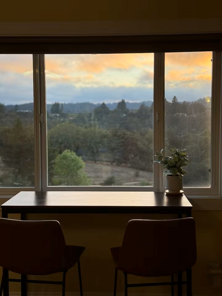 Work or sip coffee with panoramic sunset views over the hills