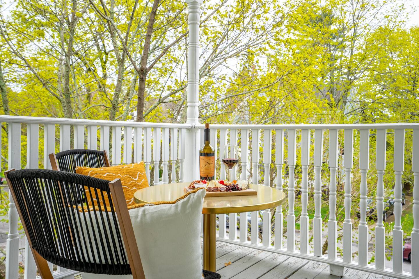 Harmony House/Walk to Downtown/Parking/Balcony