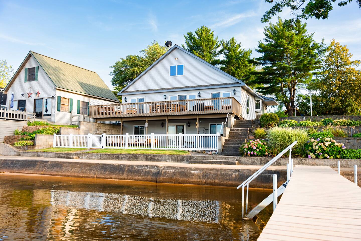 6bdr Lakefront Home w/Hot Tub