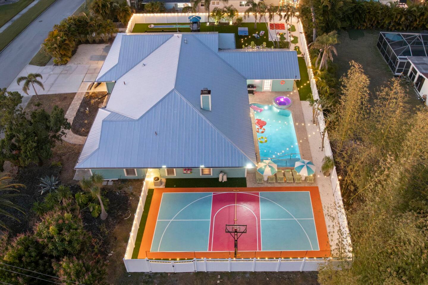 Pickleball, Heated Pool, Hot Tub & Games Retreat!