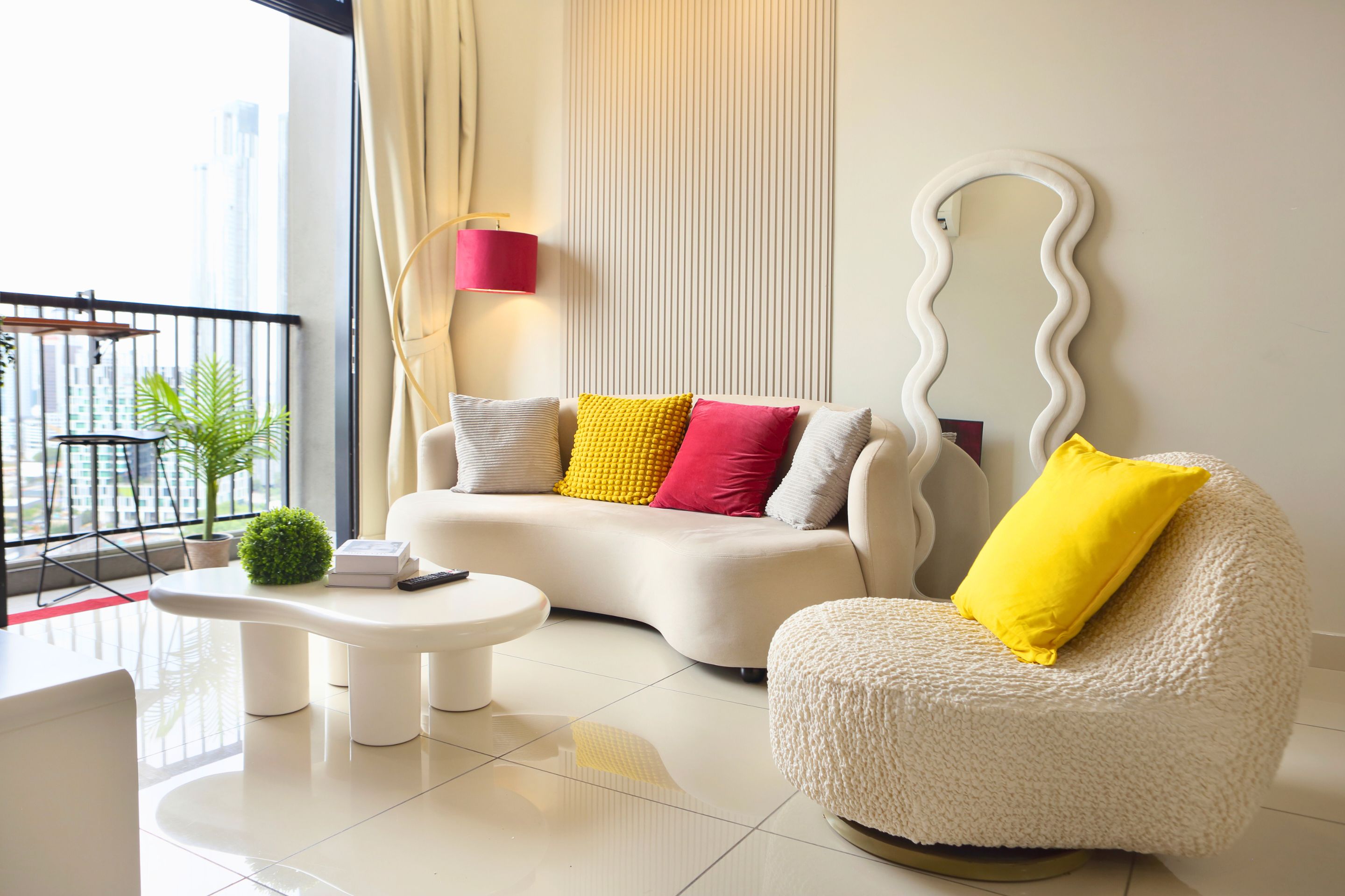 Twin Tower Ivory & Pop, 2BR 2BA, walk to CIQ