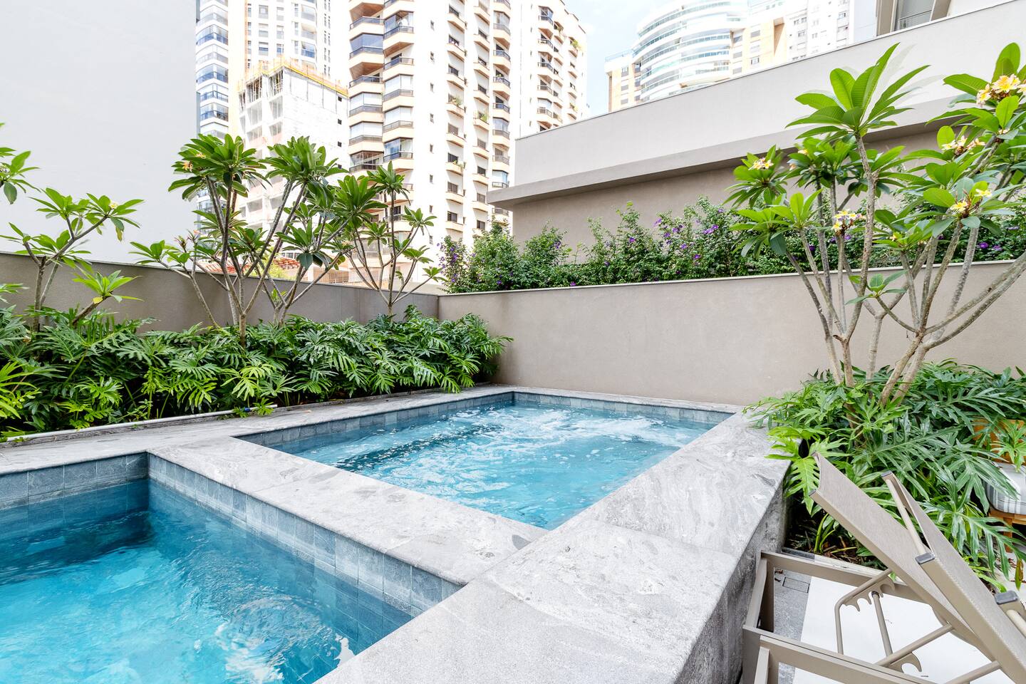 BSR Modern Studio Near Allianz Park w/ Pool & Gym