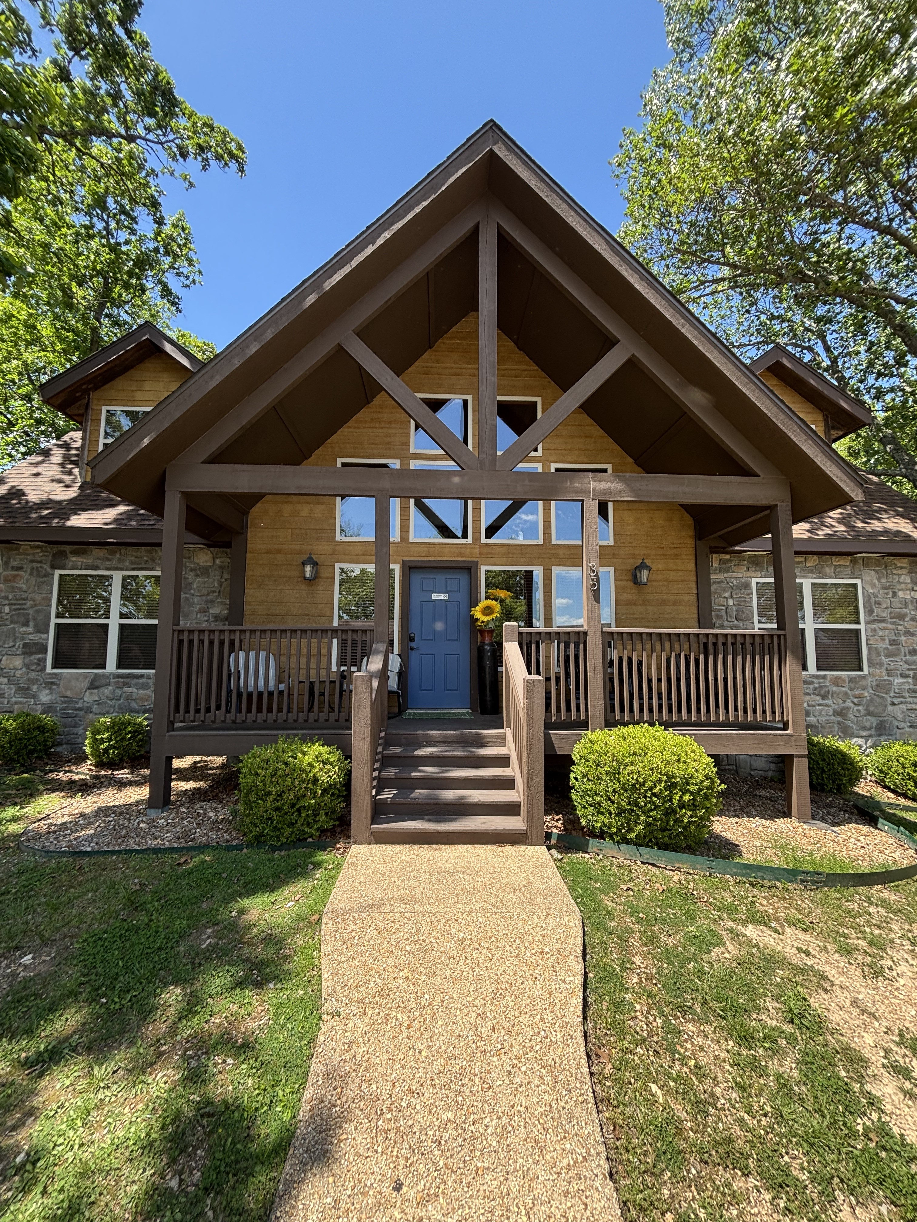 2‑Min to SDC · Indoor & Outdoor Pools + Firepit