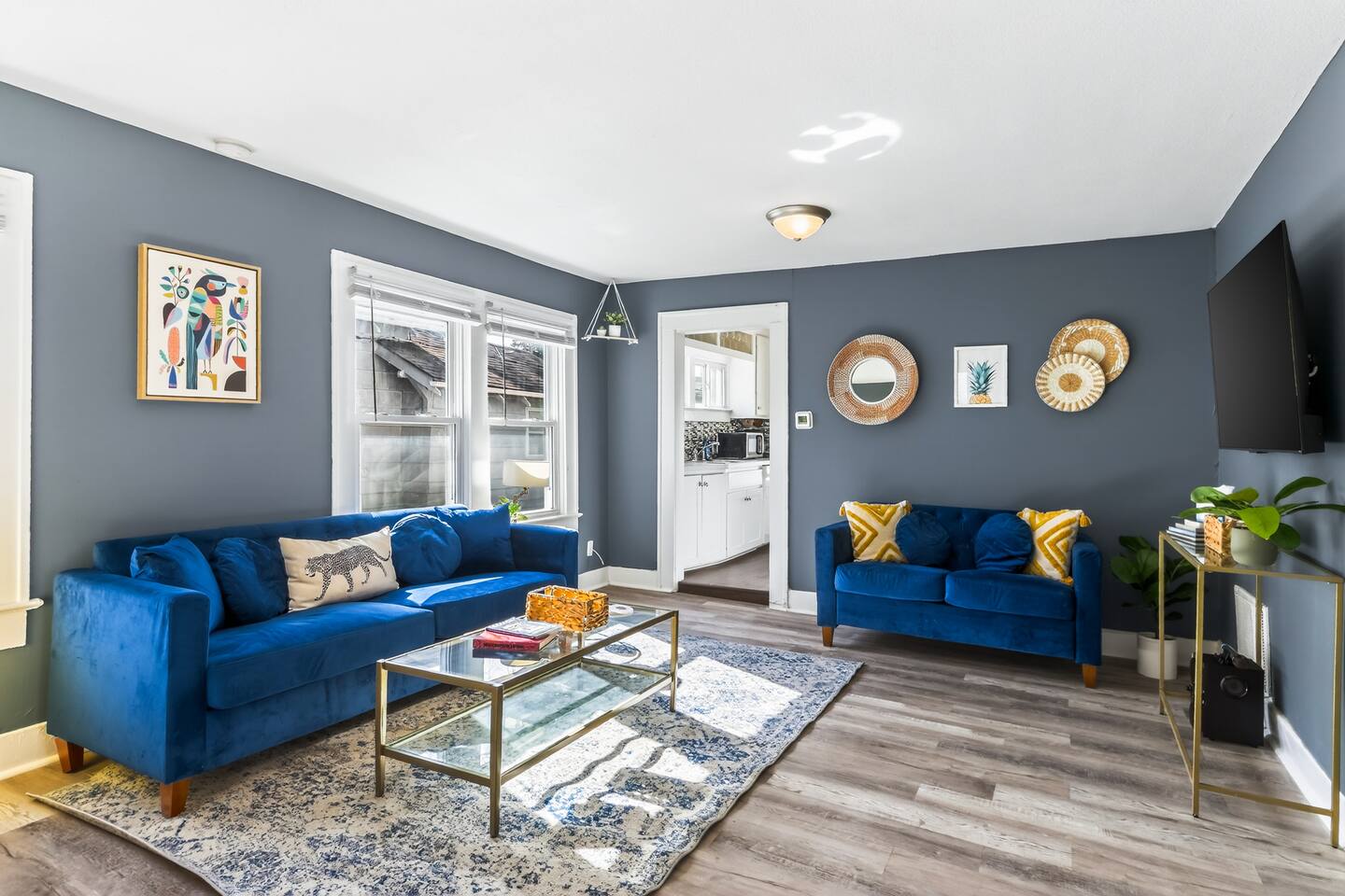 FIFA World Cup Stay| Queen Bed + Office with futon