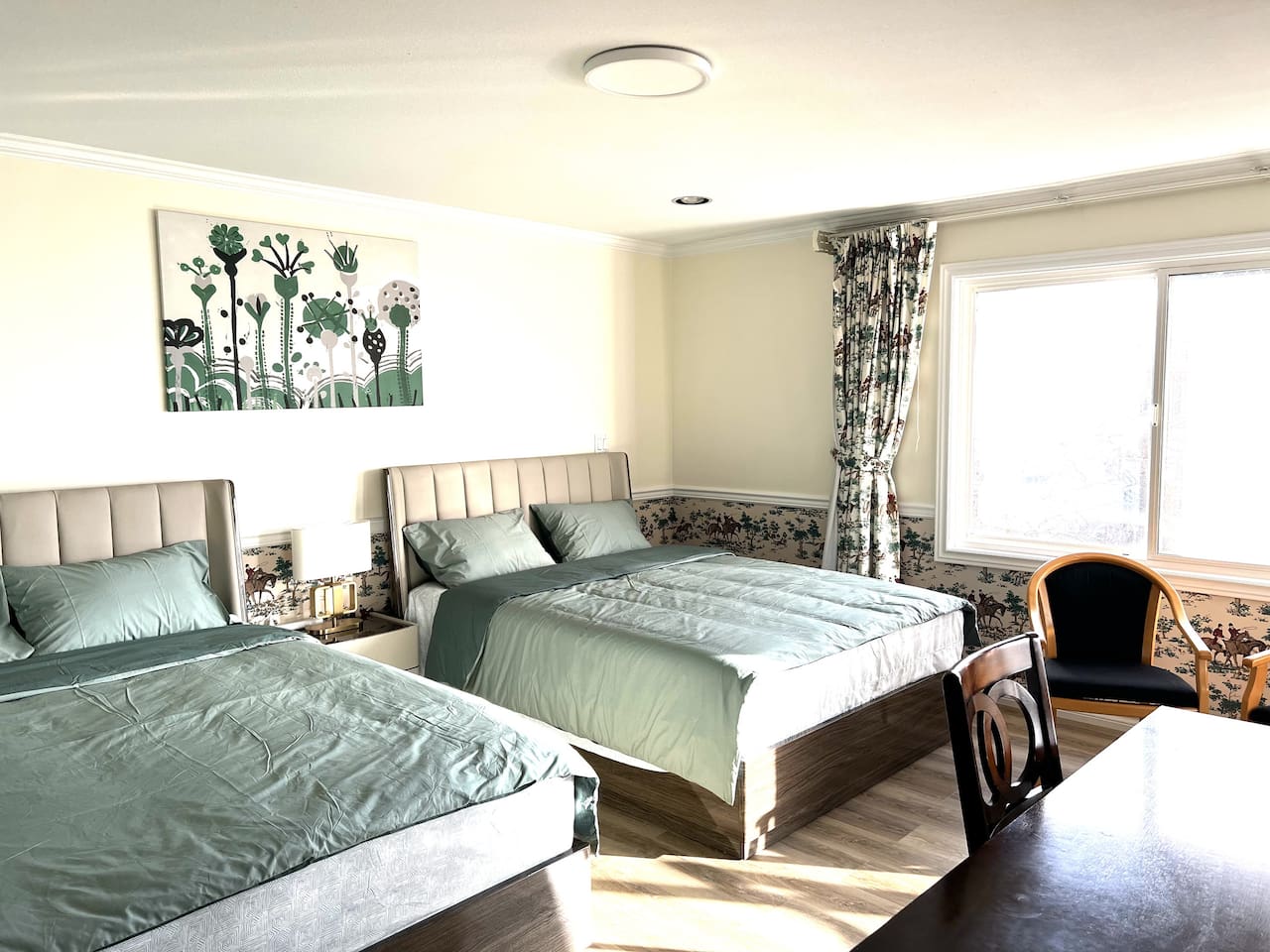 Ensuite Bedroom/2 Queen Beds, 15 Min YVR, A/C