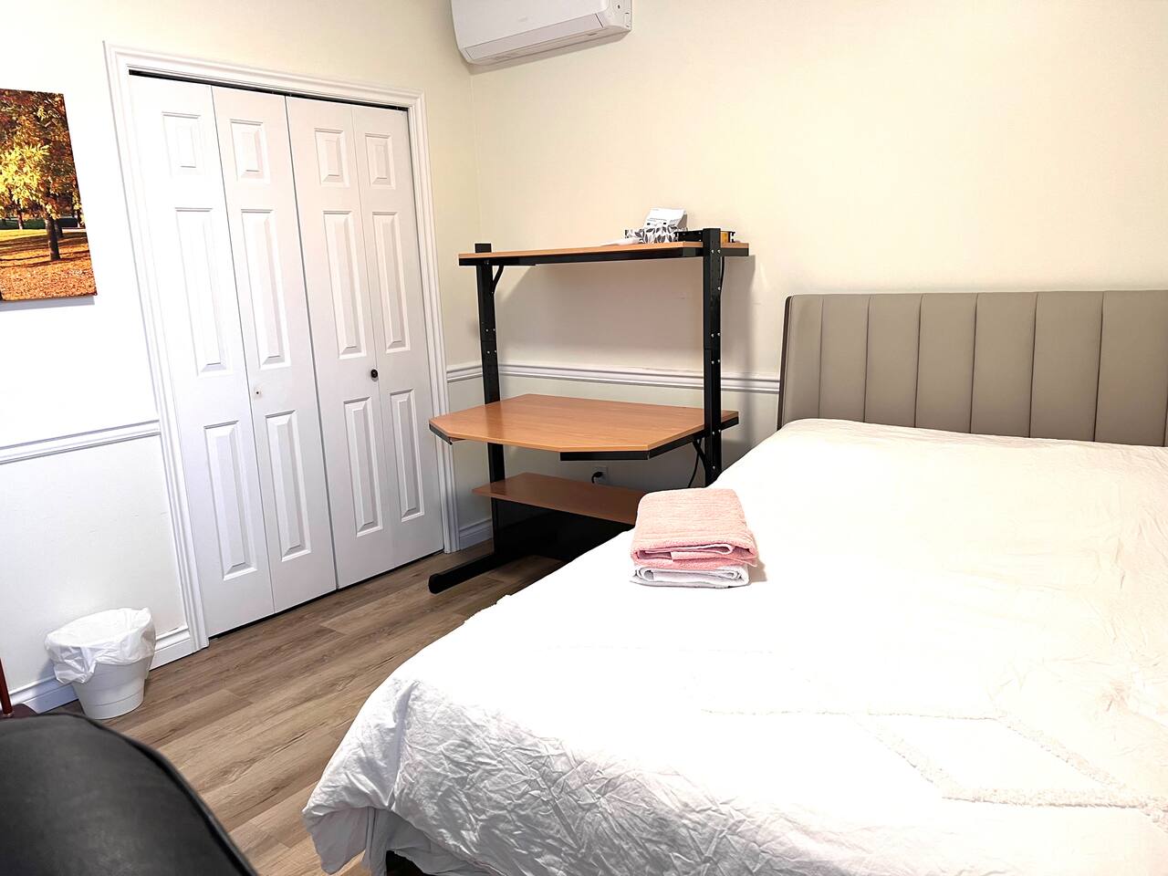 Two Bedrooms/4 Guests 15 Min YVR, A/C