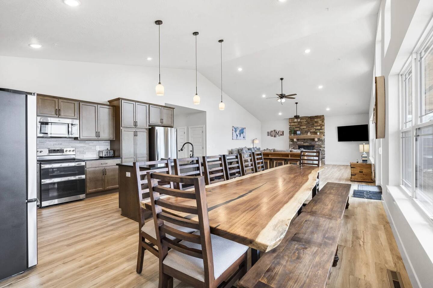 Lakeview Lodge, Pool Table, View & Private Hot Tub