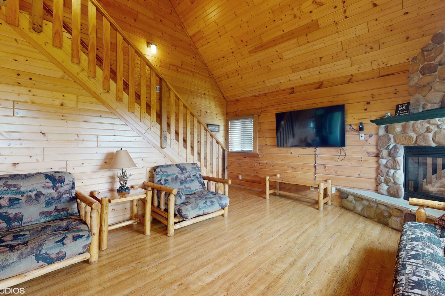 Cozy entire cabin with a Loft