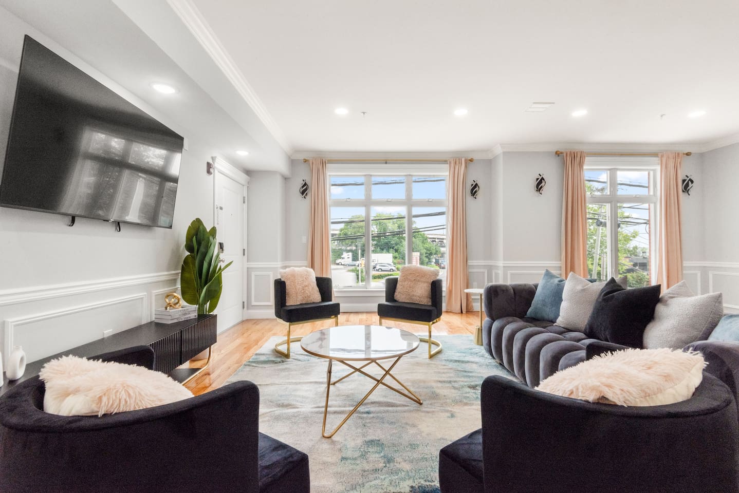 Modern Luxury 4BR • Sleeps 12 • Near NYC