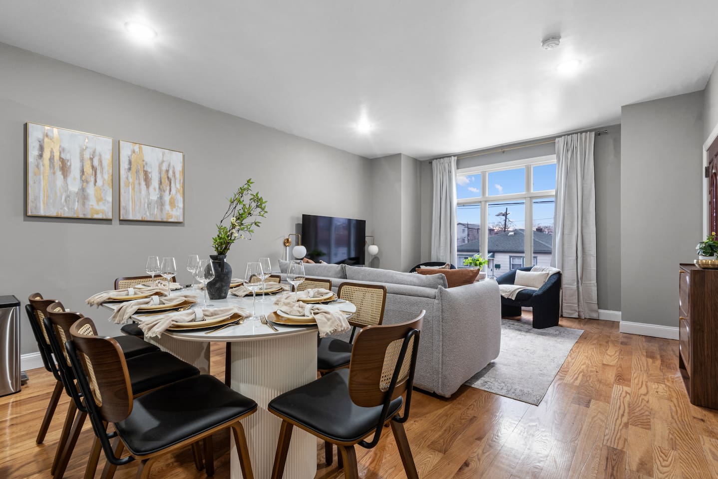 Designer 3BR • Sleeps 9 • Parking • Near NYC