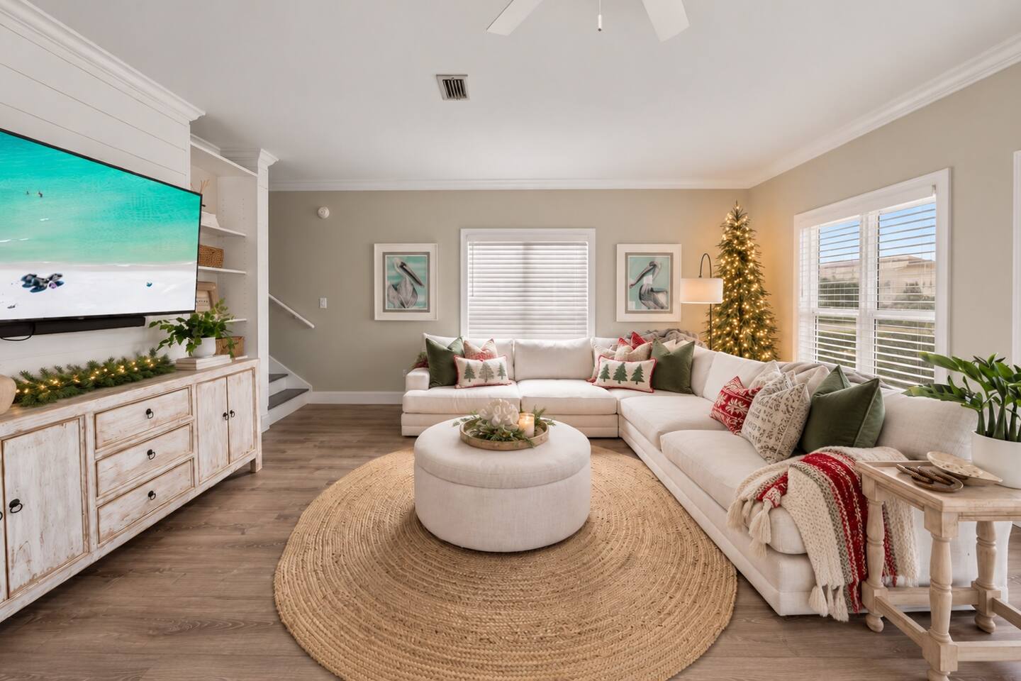 ✨ Holidays on 30A! Cozy up in this beautifully decorated coastal retreat, complete with a twinkling tree, festive touches, and all the comforts of home. Make unforgettable holiday memories at the beach!