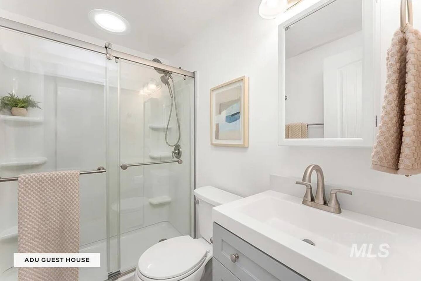Modern Guest House in North End • Prime Location