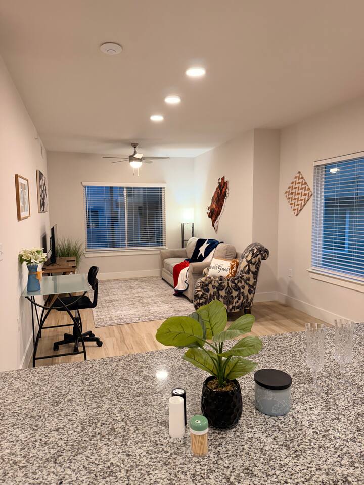 Bluebonnet Escape | Cozy 1BR Near Ennis Trails