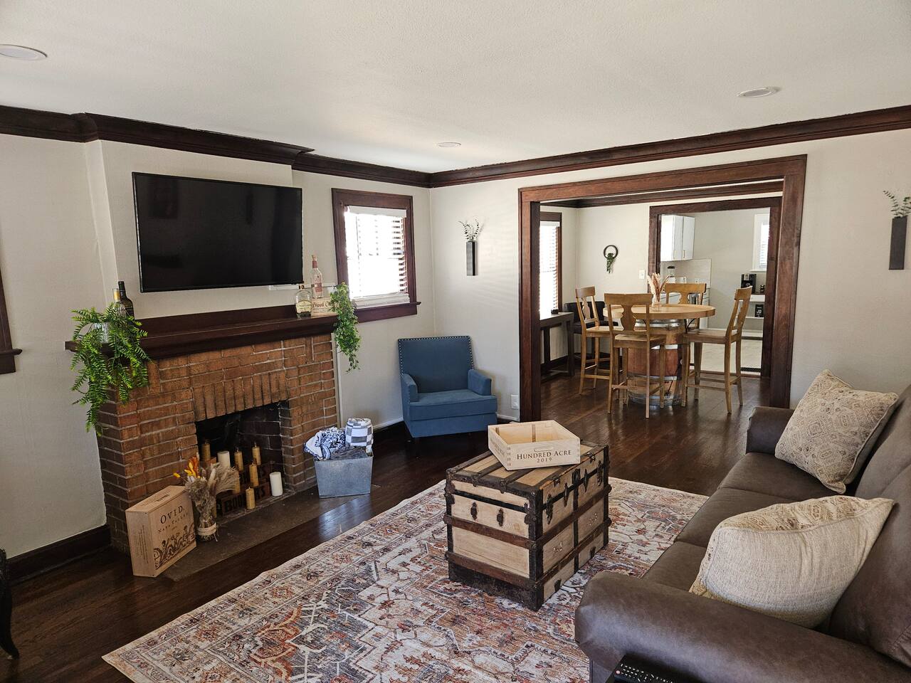 LnL Quiet Retreat | Sleeps 5 | King Bed | Parking