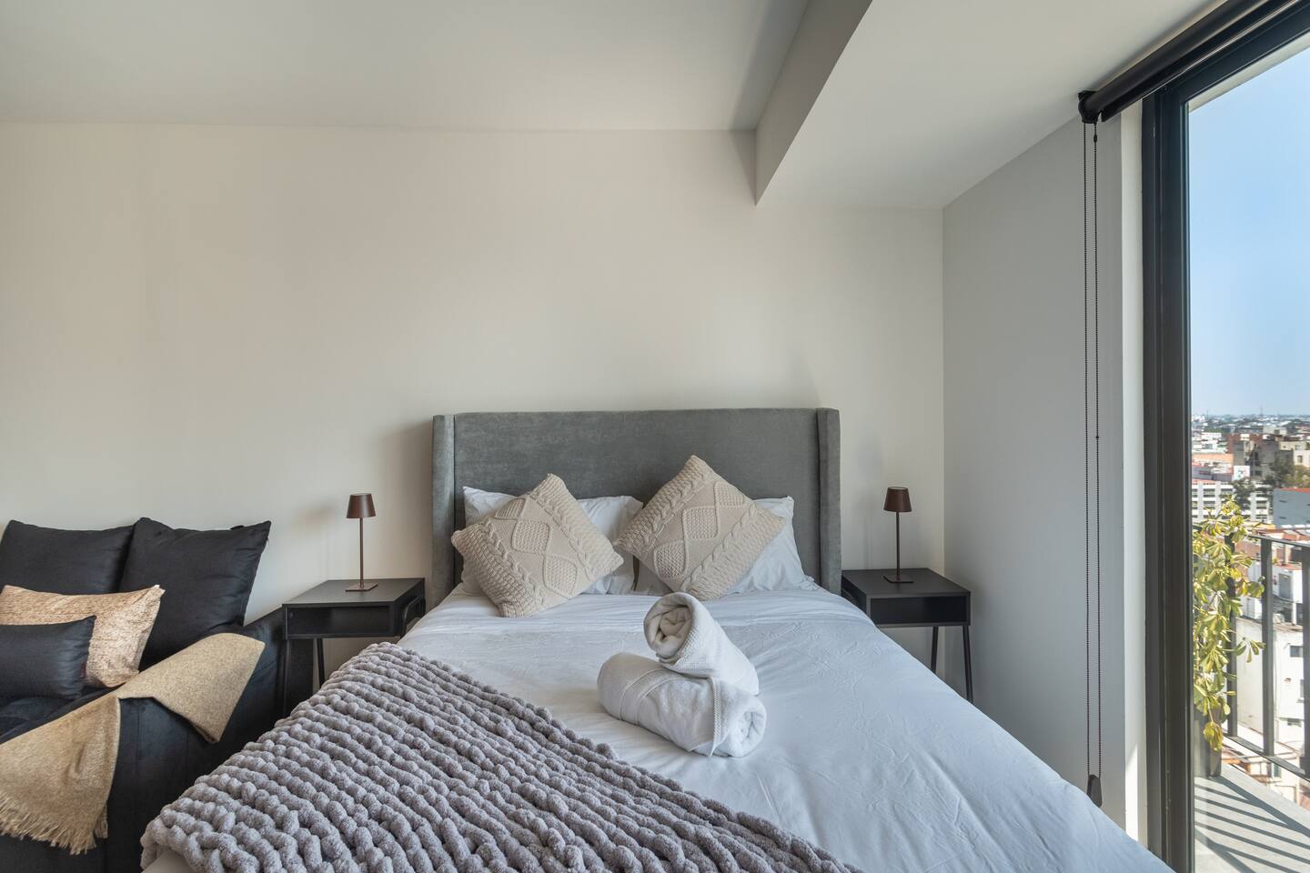 Rooftop w/Incredible Views, Balcony, Gym & Parking - foto 3