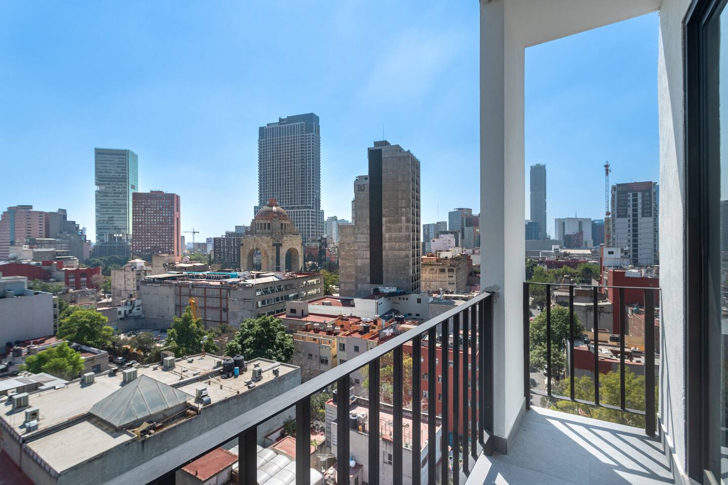 Rooftop w/Incredible Views, Balcony, Gym & Parking - foto 5