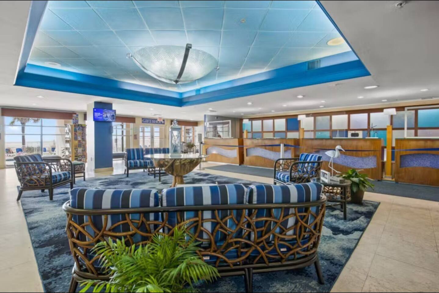 Beachfront Condo w/ Lazy River & Hot Tubs