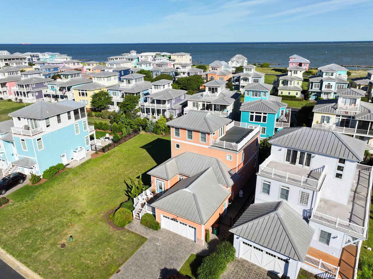 1st Floor King Suite~Fire Pit~3 Patios~Bunk Room!