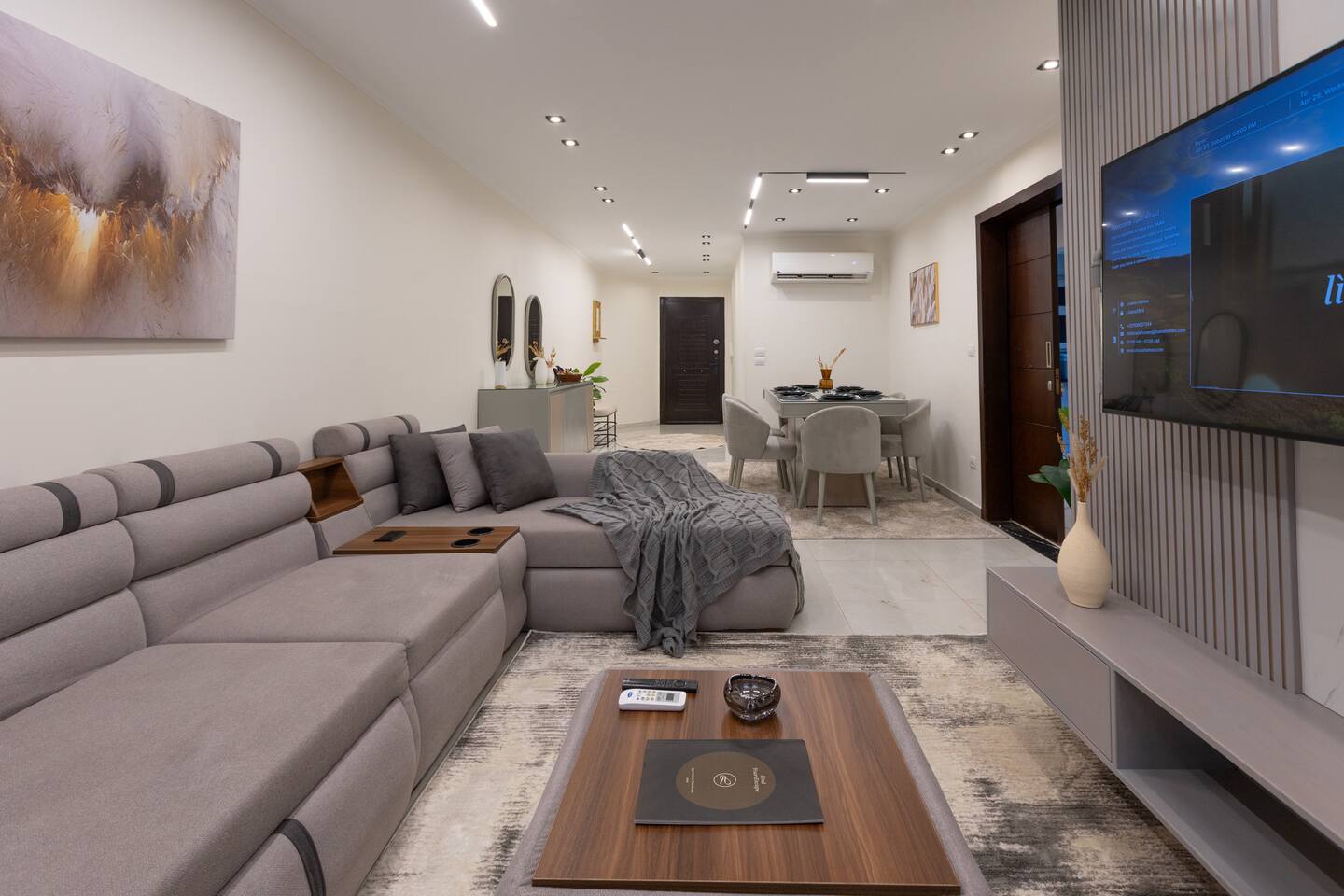 Lovely Central Stay Near Airport photo 2