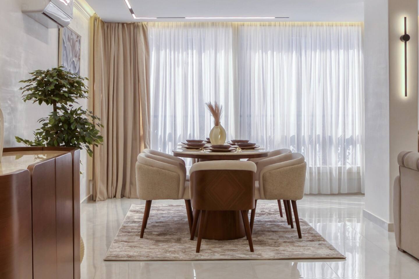 Stylish 3BR Central Stay | Near Airport | Sleeps 8 photo 3