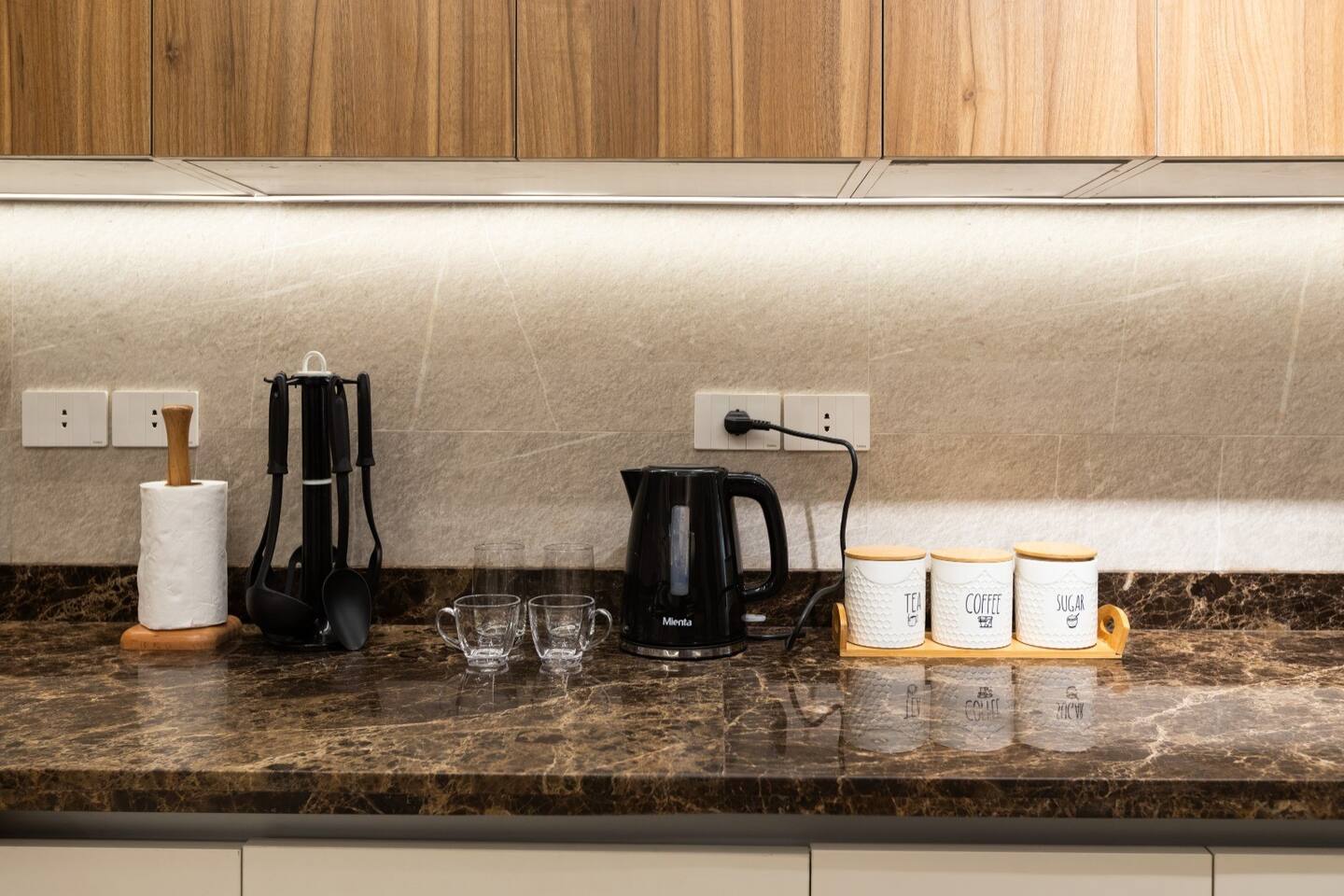 Stylish 3BR Central Stay | Near Airport | Sleeps 8 photo 7