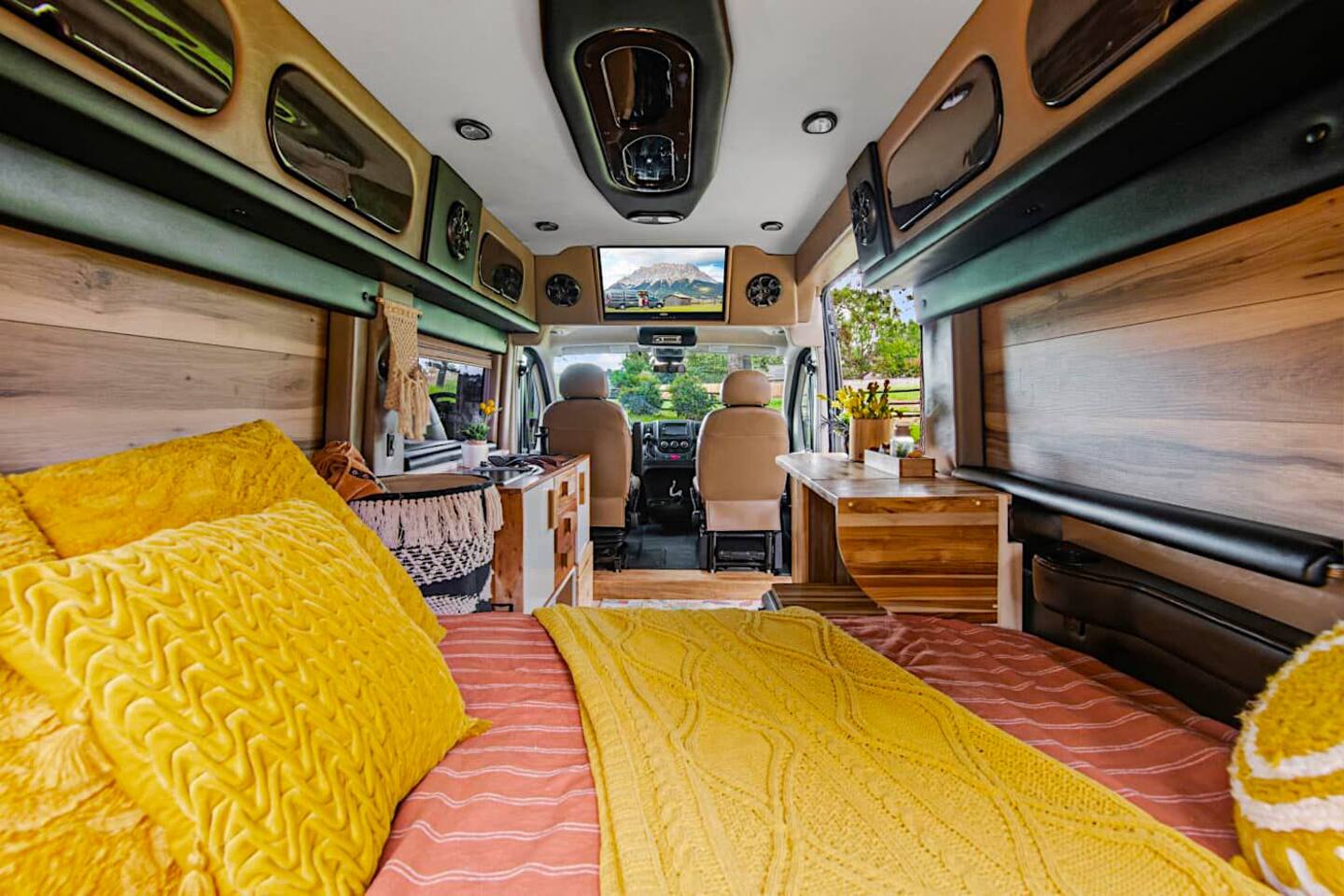 Camper in Stunning Woods w/Hot Tub and Sauna