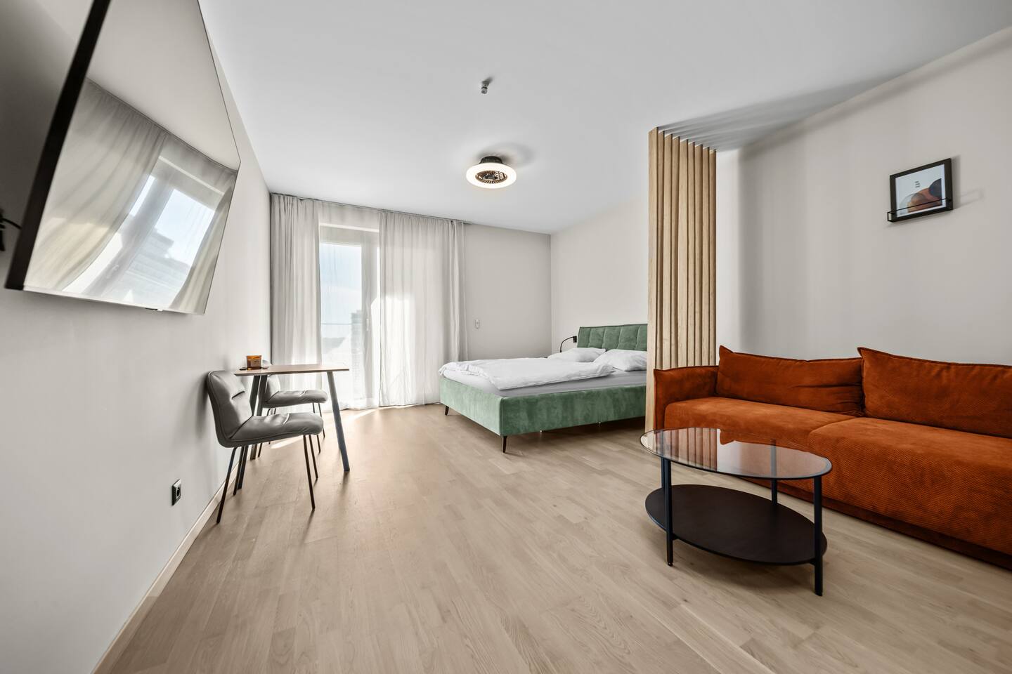 AC 1,5 apartment with balcony, Metropolis