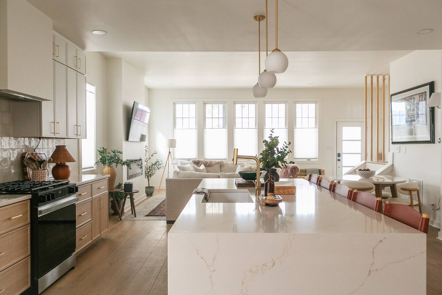 Rooftop Hot Tub, Sleeps 10, Gym, Bikes, Downtown