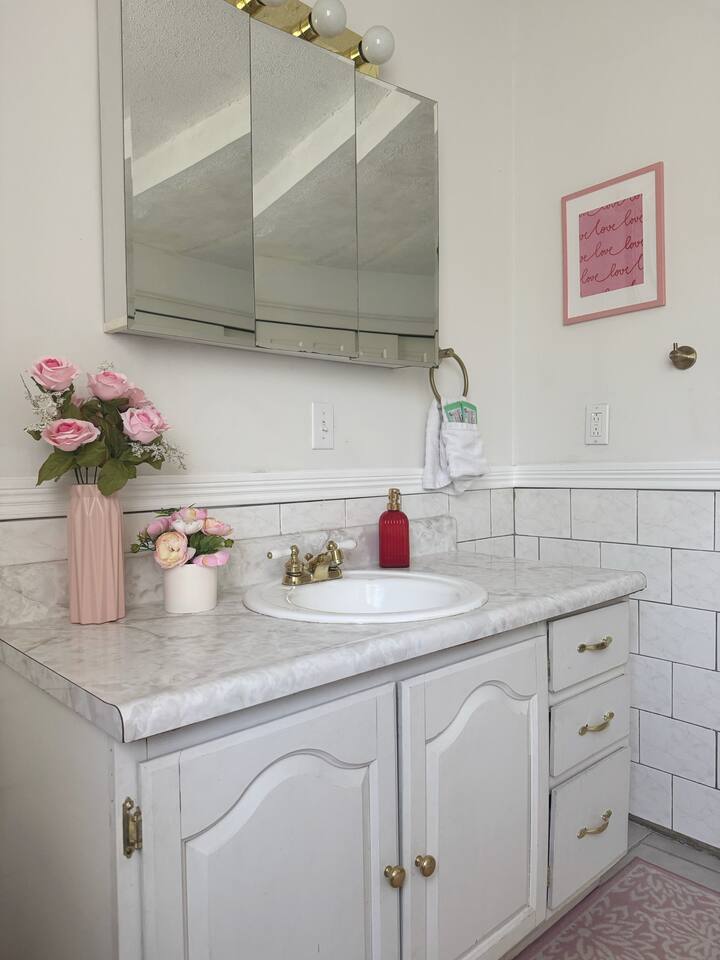 Valentine Suite | 1BD/1BA Apt in The Rose Inn