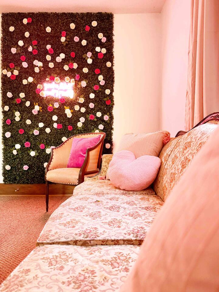 Valentine Suite | 1BD/1BA Apt in The Rose Inn