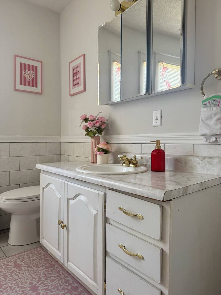 Valentine Suite | 1BD/1BA Apt in The Rose Inn