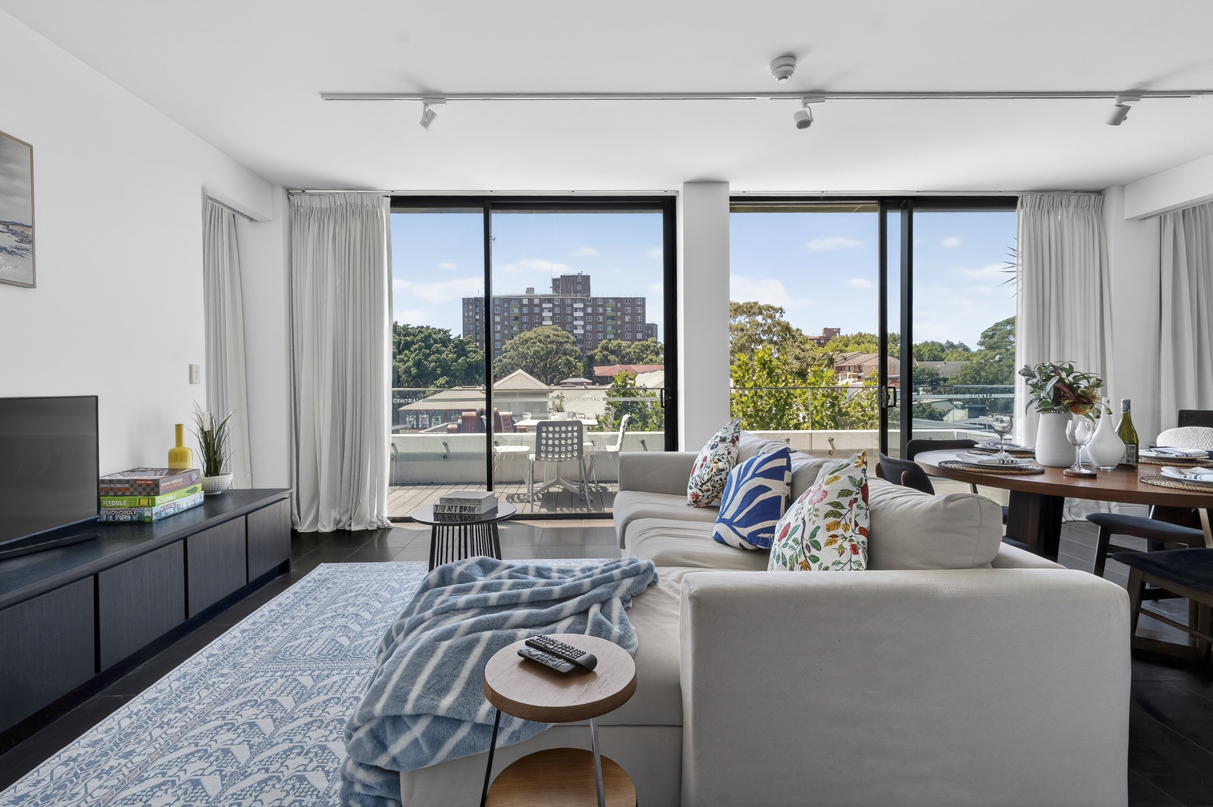 Luxury apartment with parking near central station