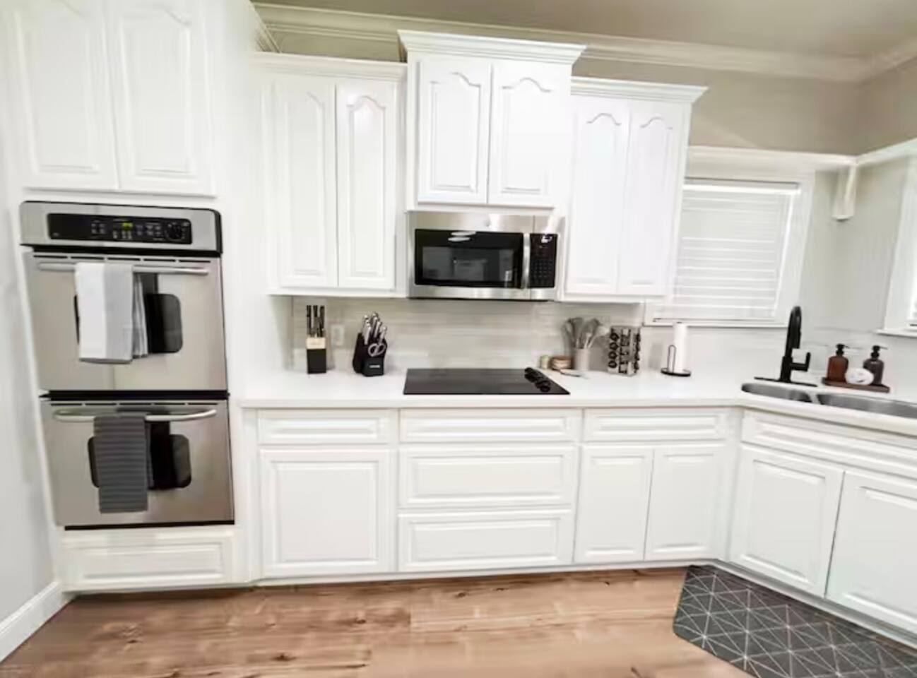 4BR Haven with Serene Backyard, corporate friendly