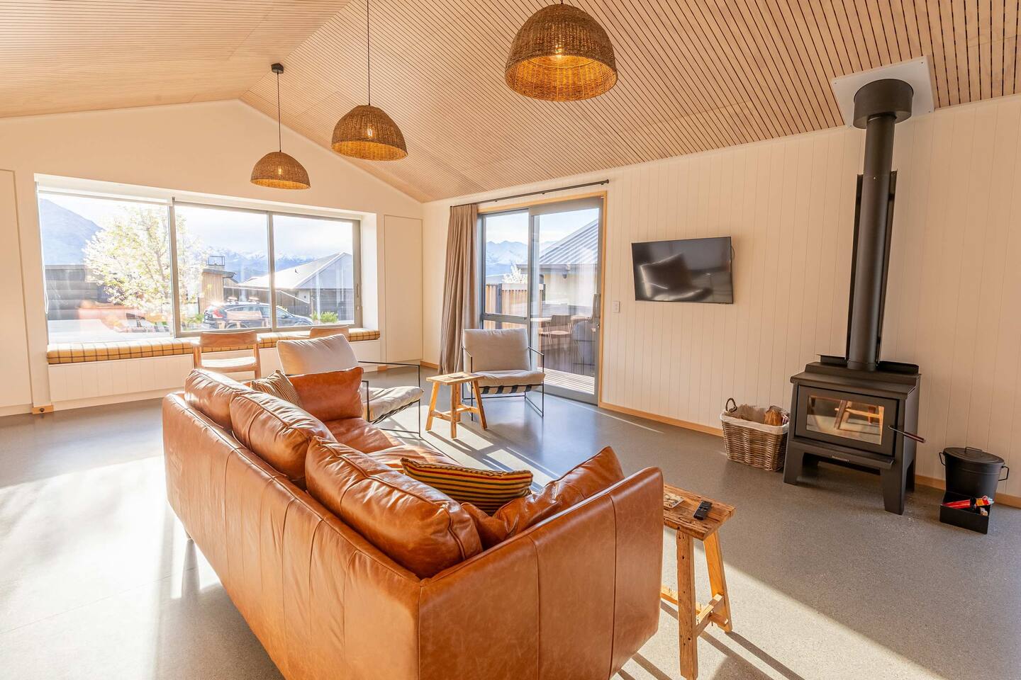 Sunny & Spacious on Scurr Terrace