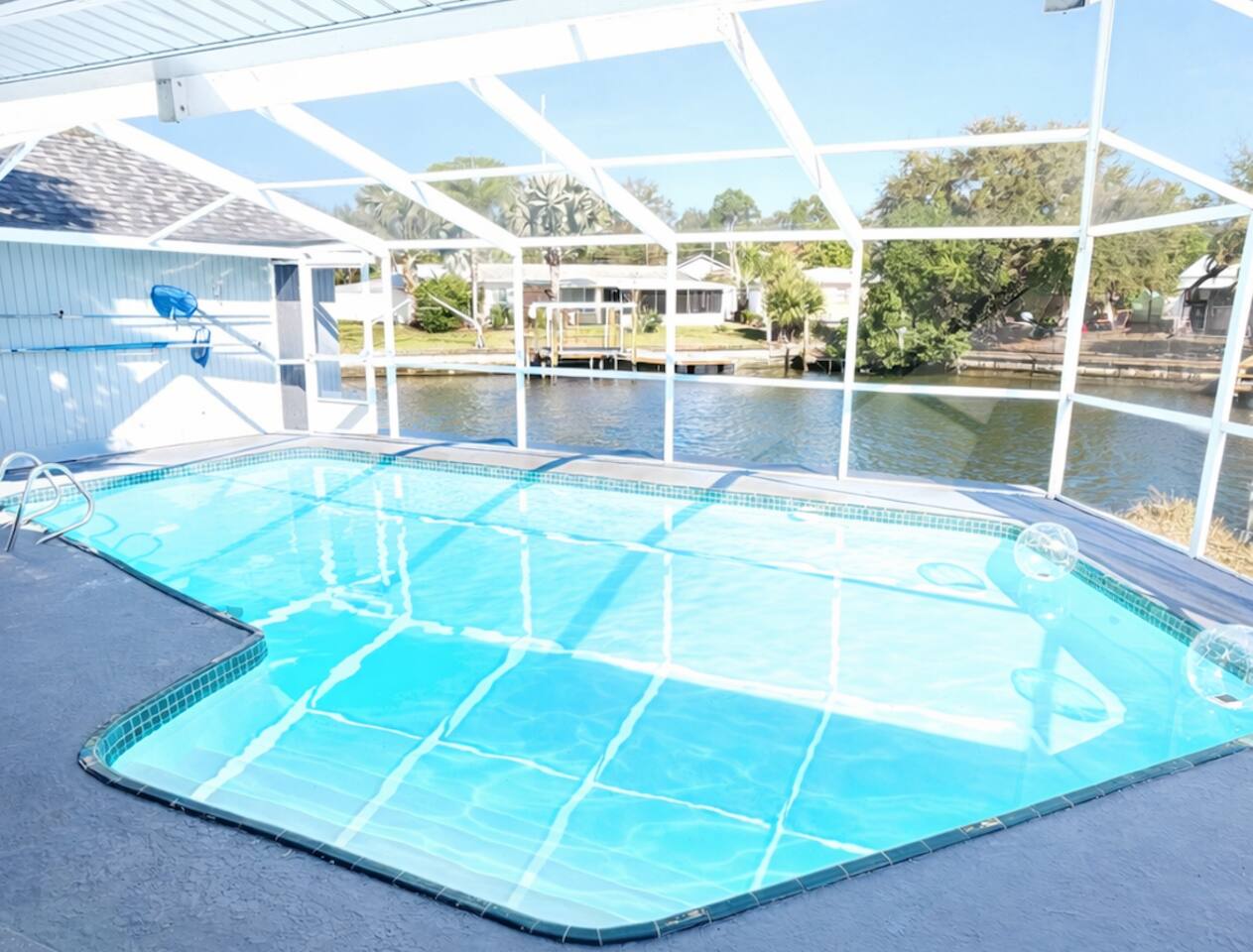 Beautiful Waterfront Home - Pool 8PPL / 4BR