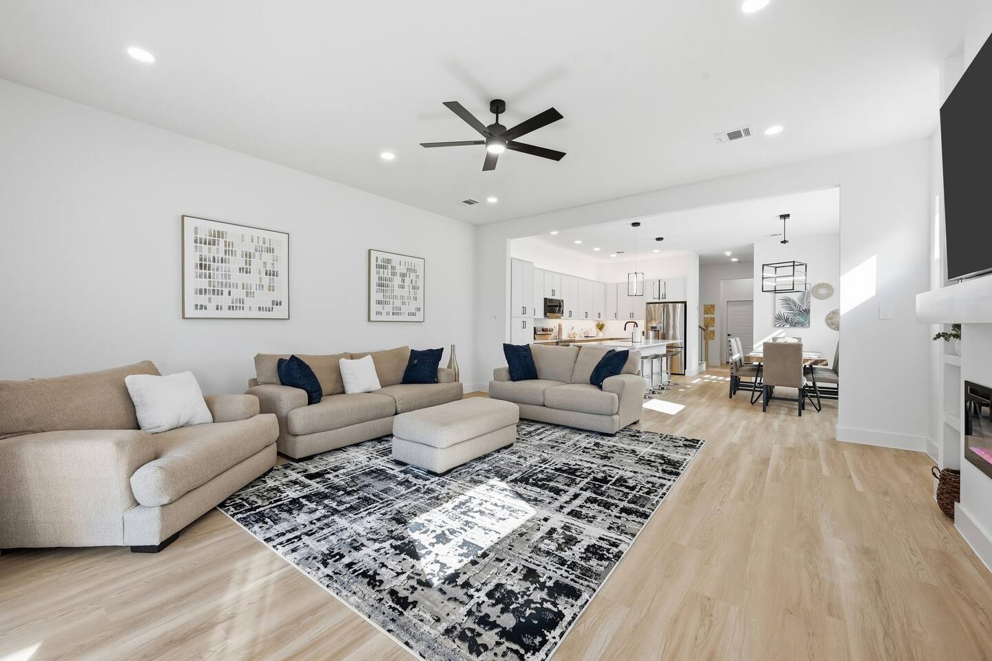 6BR 2 Homes | Near Downtown & UTSW, Patio, Garage.