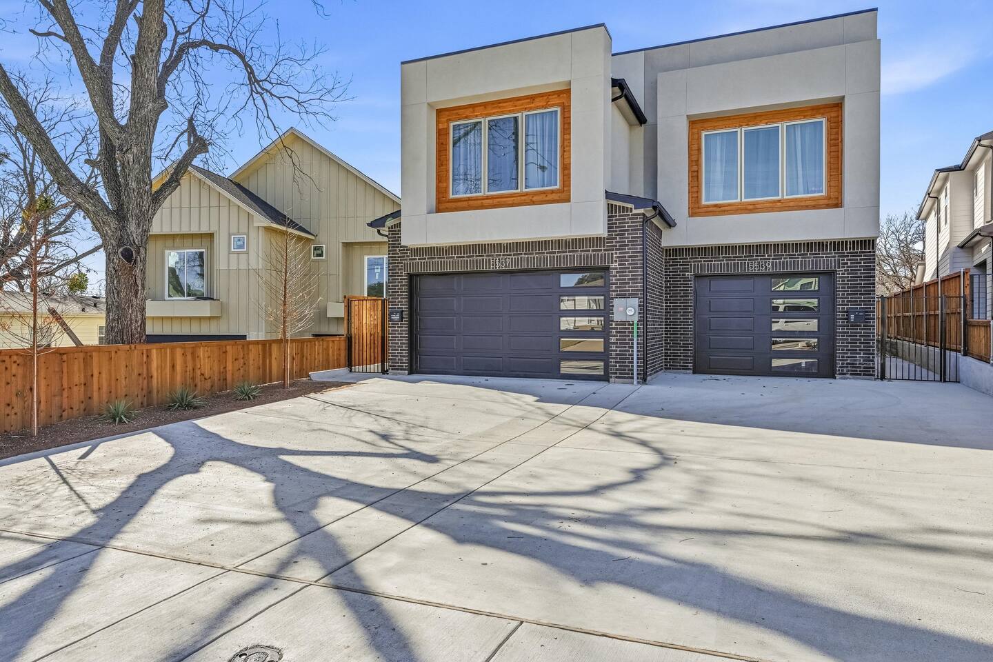 6BR 2 Homes | Near Downtown & UTSW, Patio, Garage.