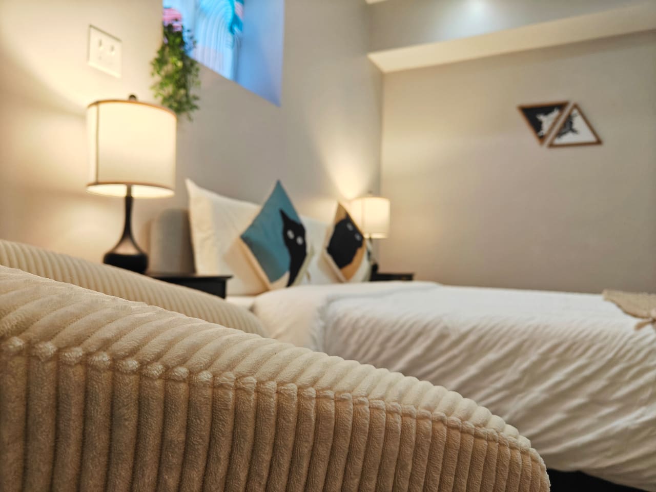 H Street Heart -
Entire Unit in Capitol Hill