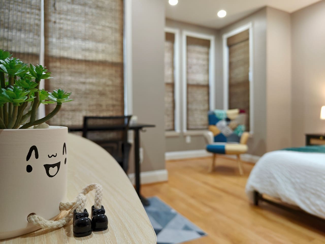 H St. Retreat (Spacious Room & Dedicated Bath)