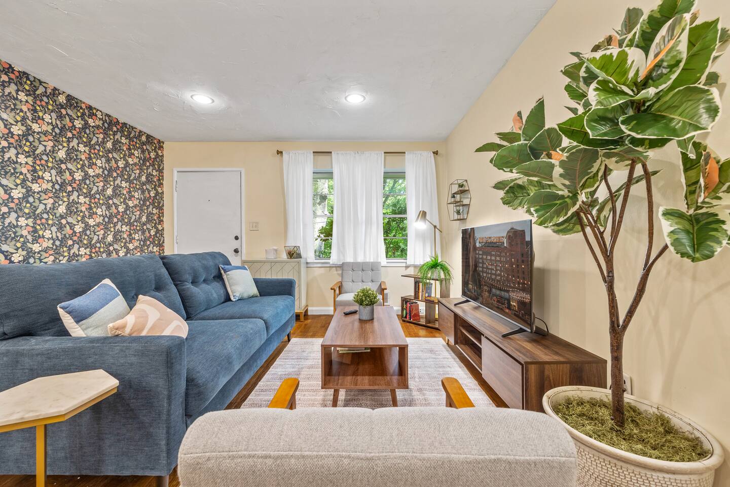 Private Queen Room in Buckhead - Near Lenox