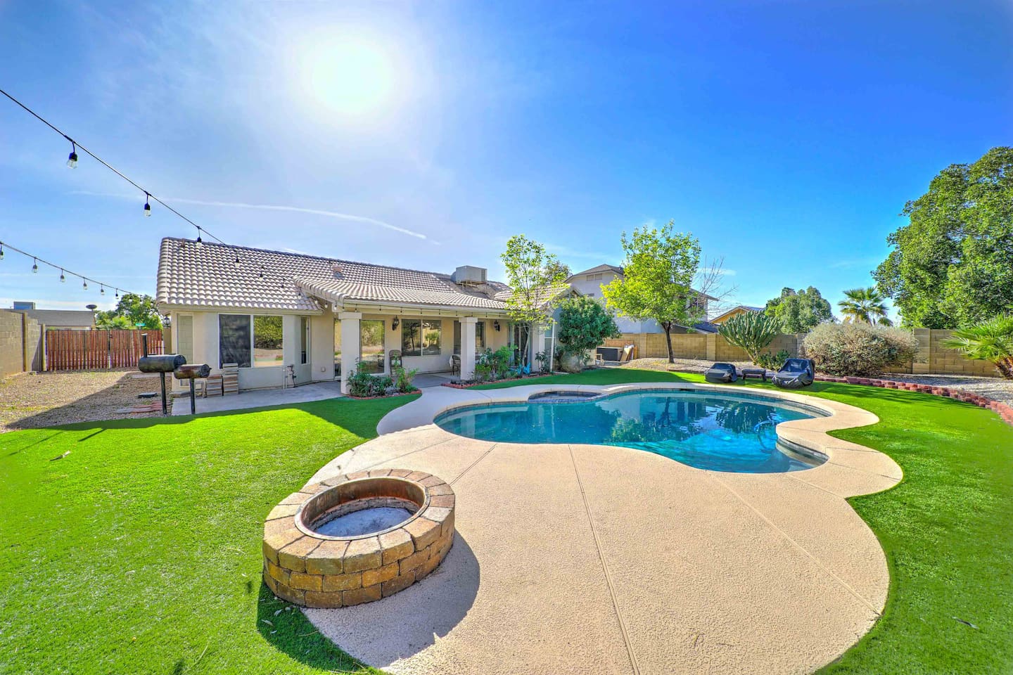 3 bedroom getaway with Pool and Hot Tub!