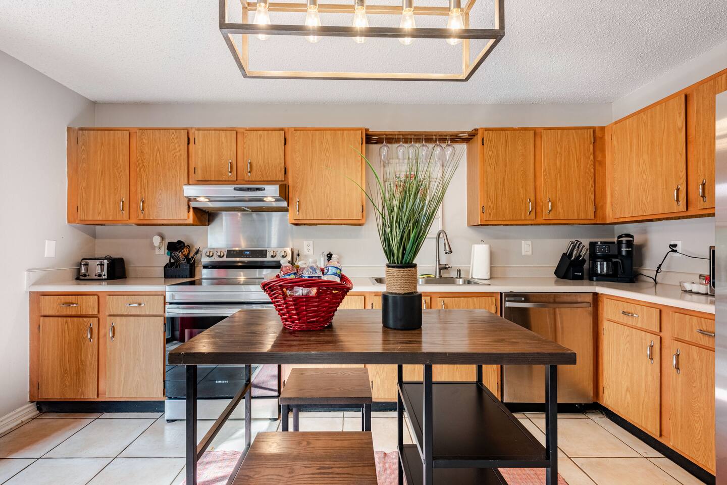 Family Paradise: Game Room, Fire Pit & Six Flags