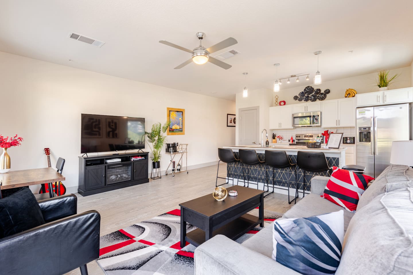 Riverwalk Condo ·Walk to the Alamo & The Pearl