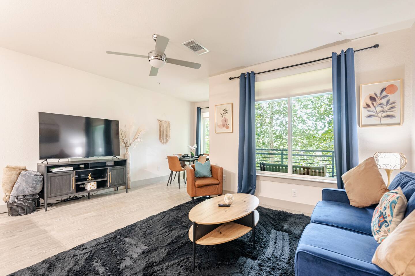 Riverfront King 1BR