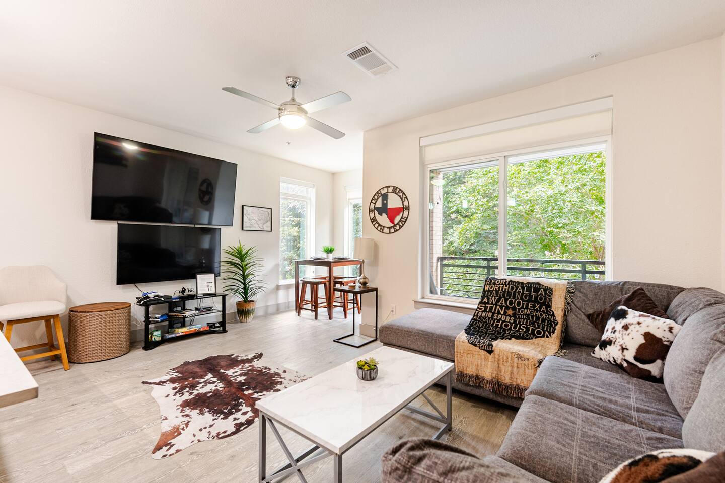 Riverwalk + Pool View 1BR