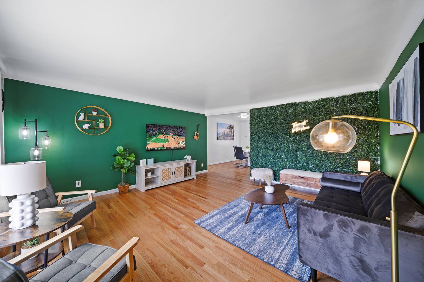 Downtown Green 4-Bed Haven | Sleeps 8