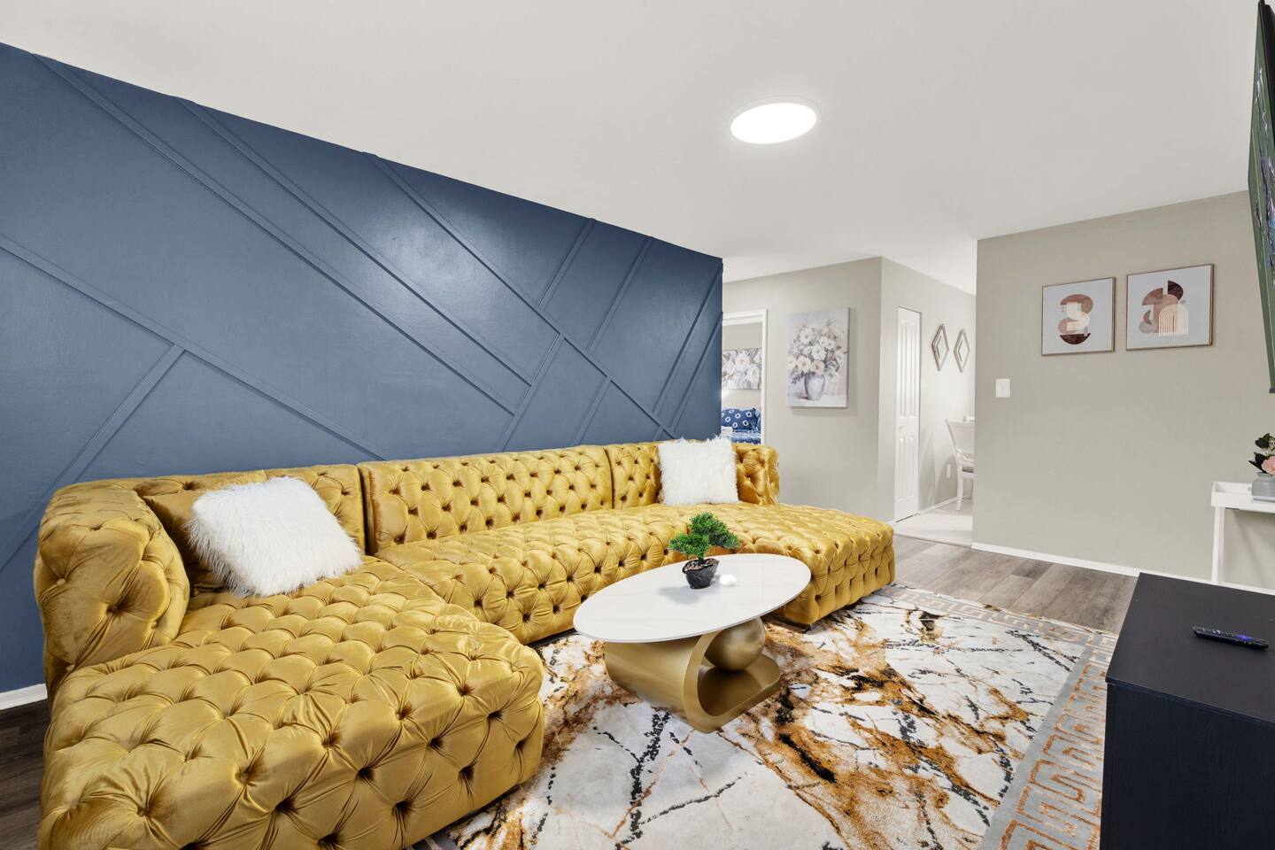 Charming Retreat Near Royal Oak – Sleeps 5