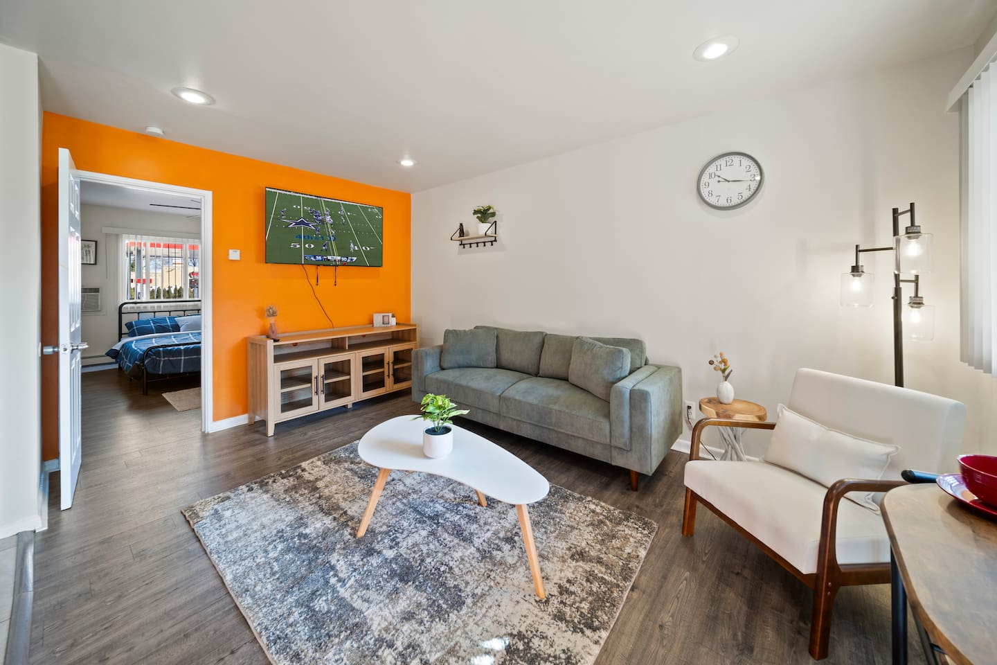 Stylish Escape Near Golf, Lakes & Ferndale Fun